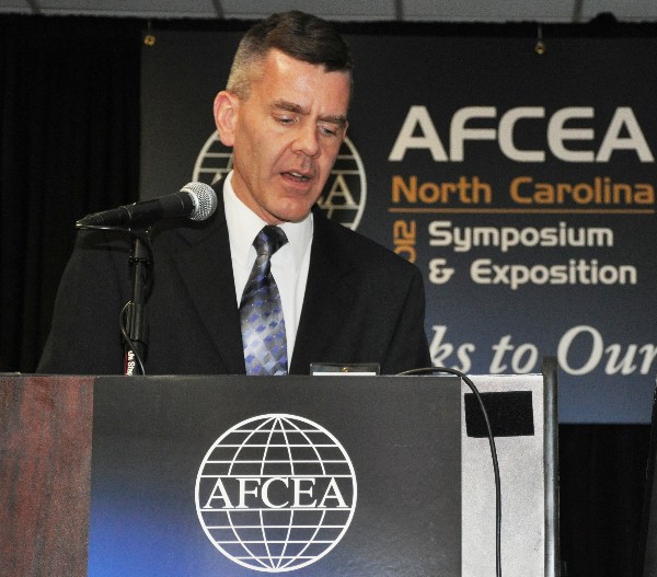 Paul Reimers, chapter president, introduces the keynote speakers during the chapter’s Symposium and Exposition opening ceremony in November.